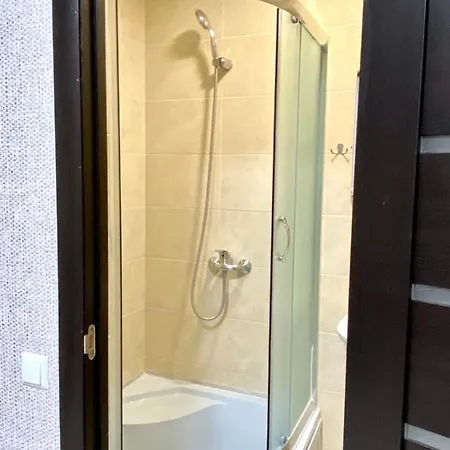 Room-світло цілодобово -біля вокзалу-недалеко від центру Lwów